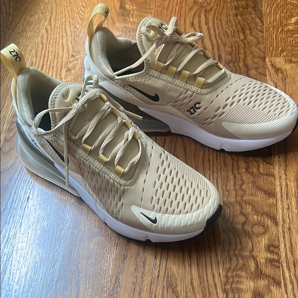 Nike Air 270-size 8 women’s *worn once!!!!